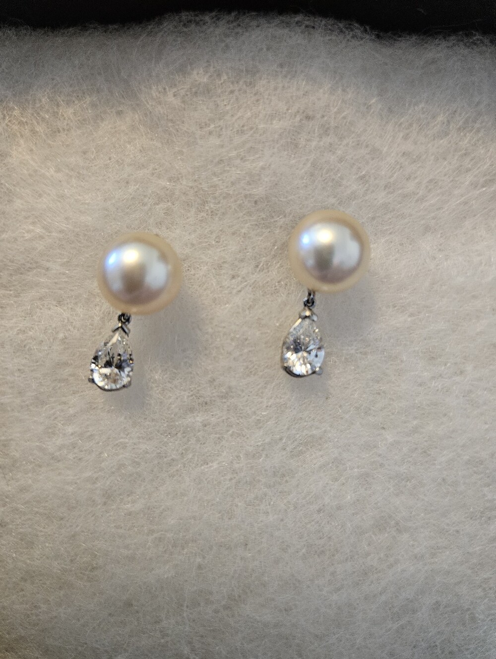 Pearls With Rhinestone drop earrings - Picture 2 of 2
